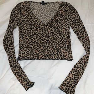 Leopard print cropped long sleeve, size M.